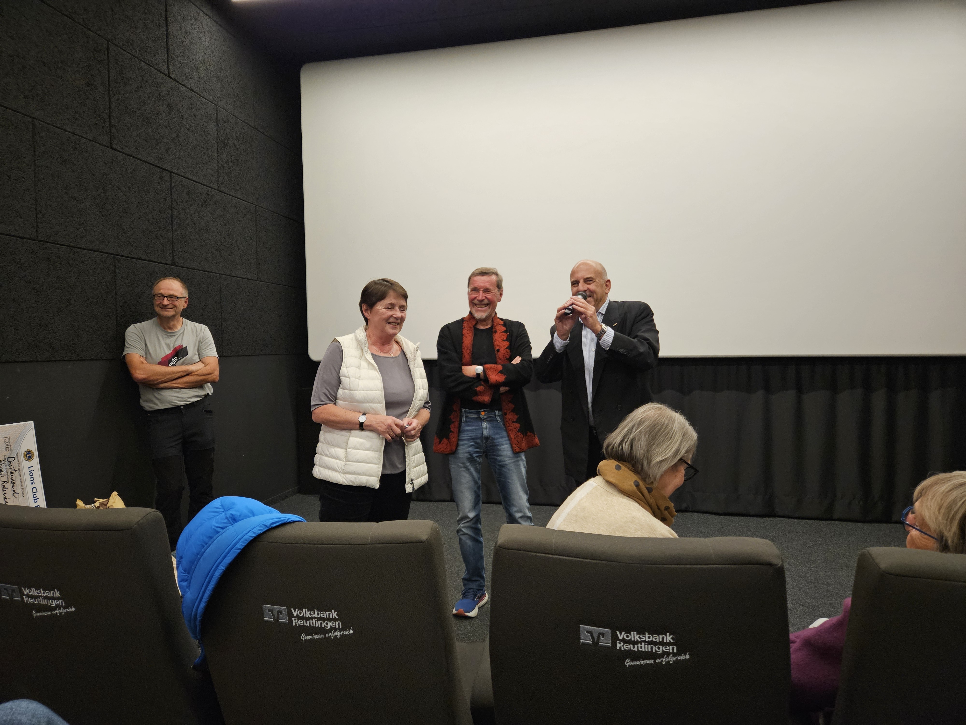 Prof. Konstantin Hasse moderiert die Diskussionsrunde mit Anne und Rainer Claußnitzer sowie Filmemacher Jochen Stall